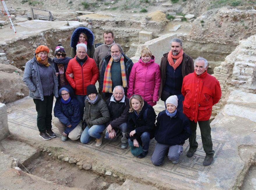 Bénévoles participant aux fouilles et au nettoyage du matériel archéologique (2017)