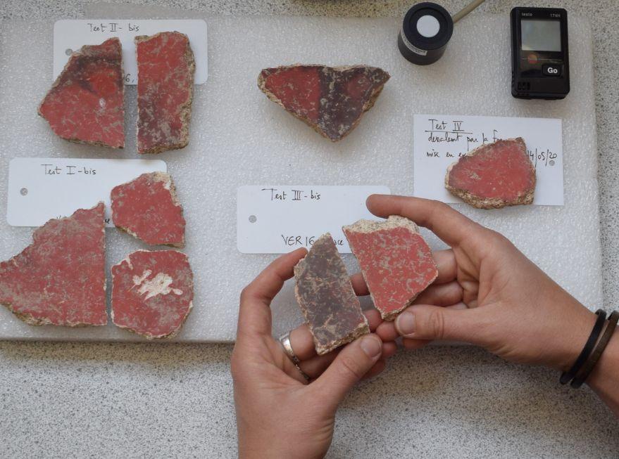 Tests de dessalement sur des fragments « sacrifiés » (ces fragments n’ont pas pu être repositionnés dans les décors lors de l’étude réalisée par les archéologues)