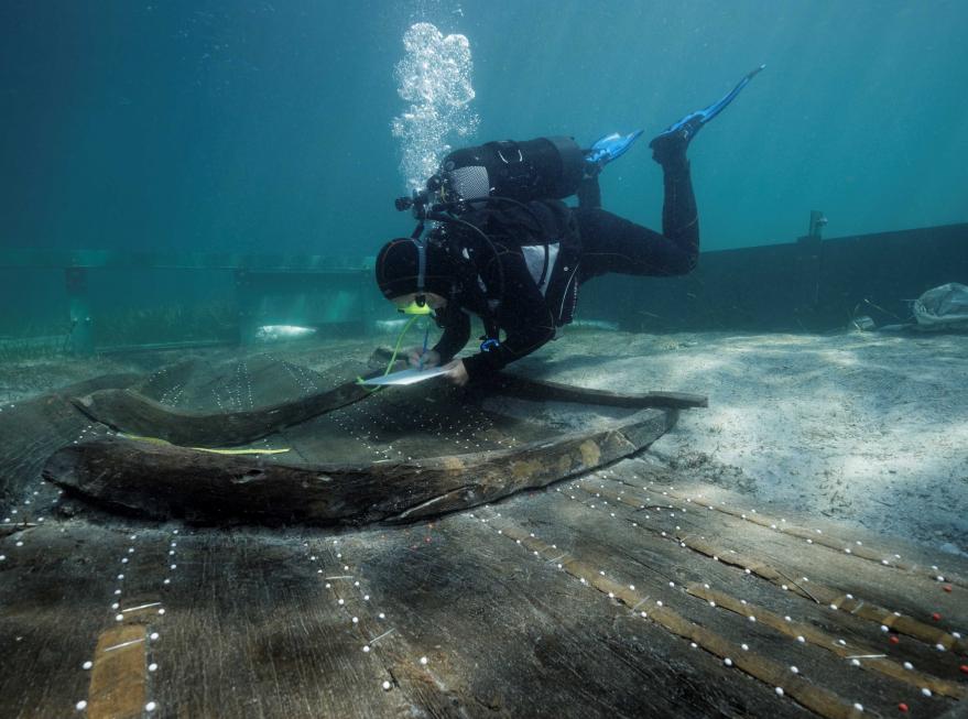 Documentation de l’épave de l’âge du Bronze de Zambratija (Croatie). © Philippe Groscaux, CNRS/CCJ. © Mission Adriboats.
