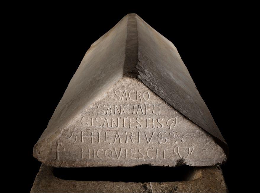 Sarcophage de Prométhée © Photo © Rémi Bénali
