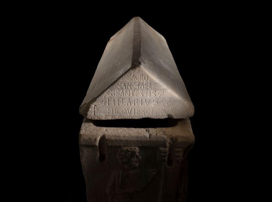 Sarcophage de Prométhée © Rémi Bénali
