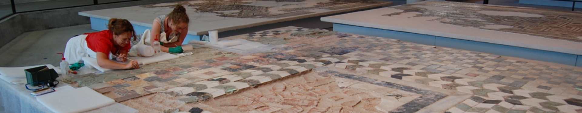 Restauration d'une mosaïque, MDAA © Atelier de conservation-restauration du MDAA