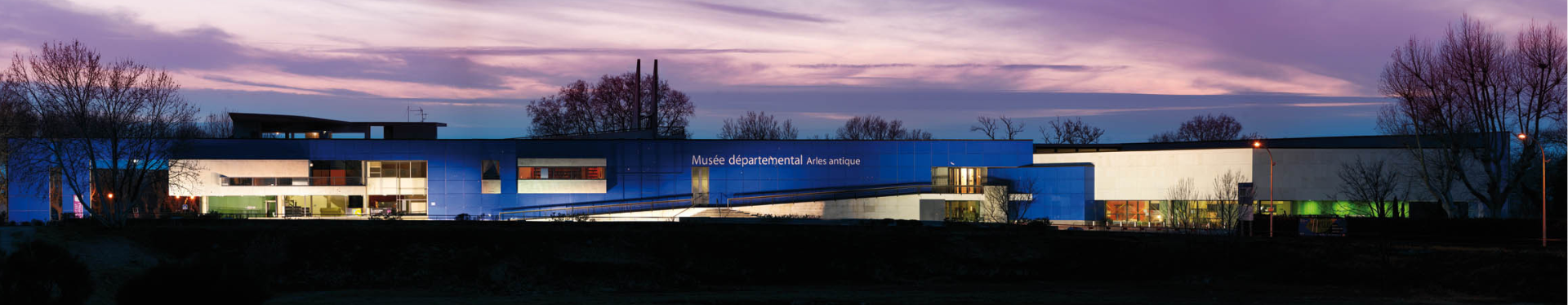 musée pendant un couché de soleil