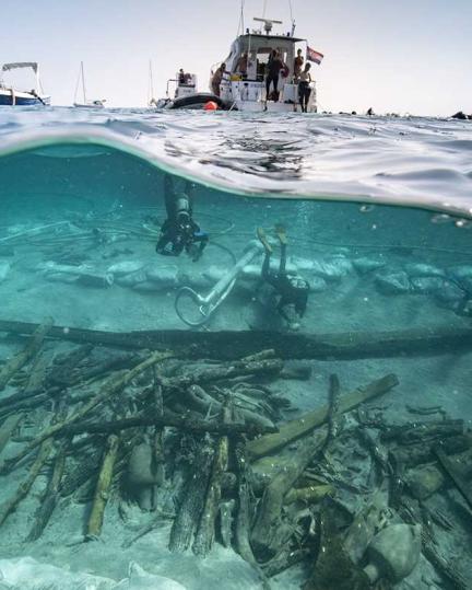 Fouille de l’épave d’Ilovik-Paržine (Croatie). © Loïc Damelet, CNRS/CCJ. © Mission Adriboats.