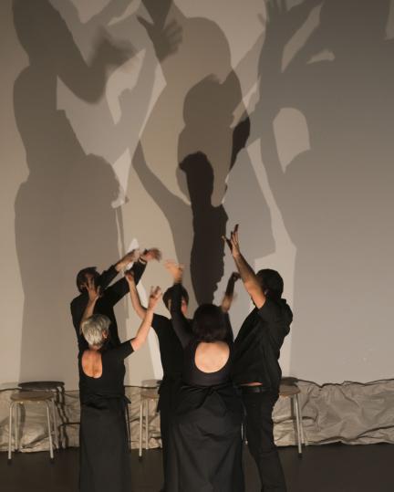 Spectacle Esat Les Abeilles Arles