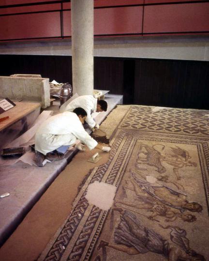 Restauration de la mosaïque d'Aiôn