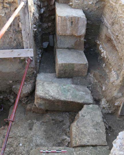 Mur en grand appareil antérieur à la maison de la Harpiste (début Iᵉʳ siècle av. J.-C. ?)
