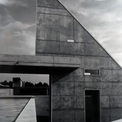 Façade architecturale du musée